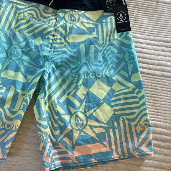 Volcom Boys Board Shorts Bathing Suit NEW size 20 blue green pink pockets - Picture 4 of 8